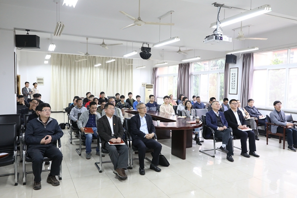 1556607411918.jpg 中国计量大学党委书记张土乔与青年大学生一同收听收看习近平总书记的重要讲话_副本.jpg