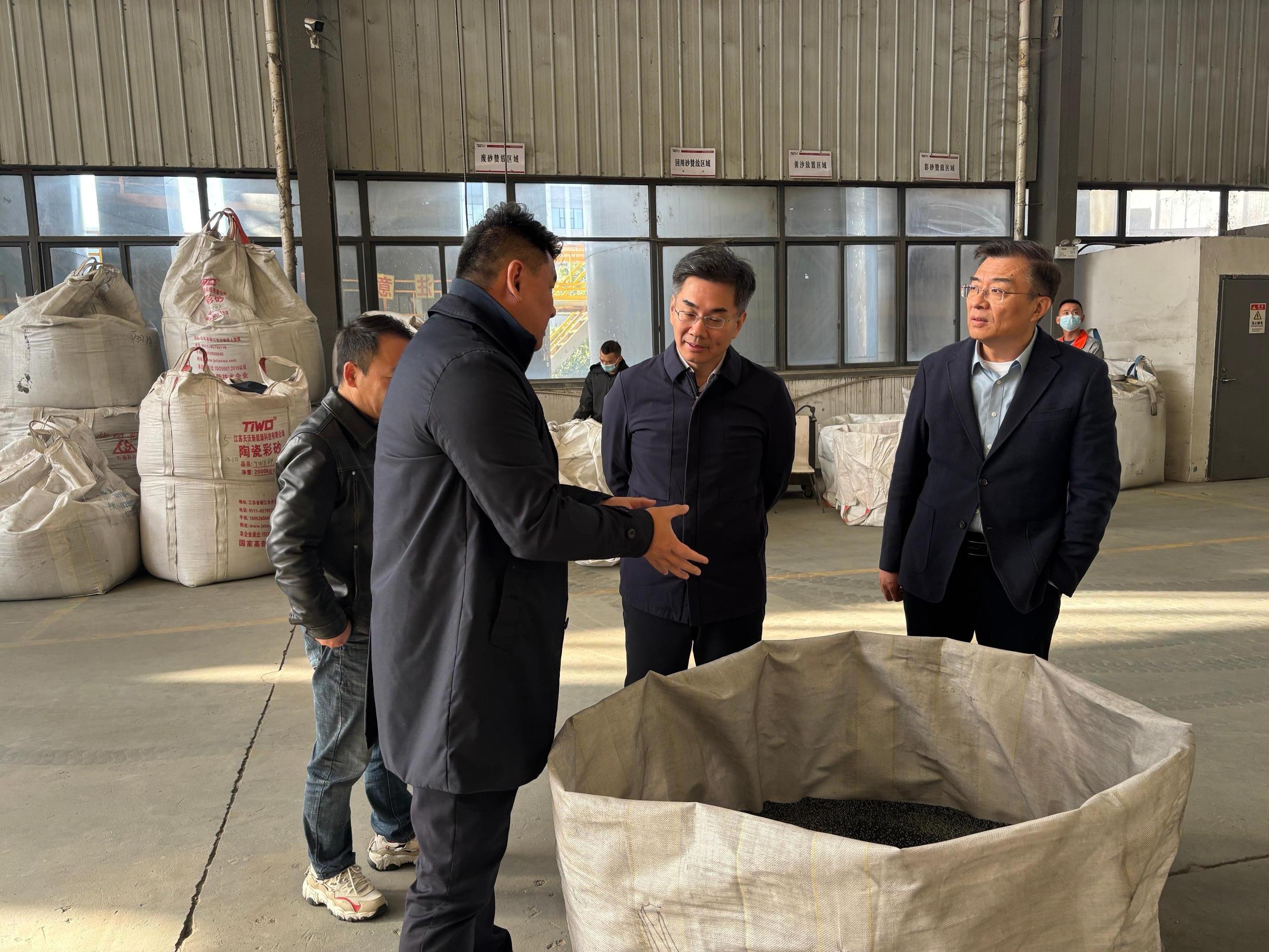 校领导带队调研校友企业浙江赛腾新型建材有限公司