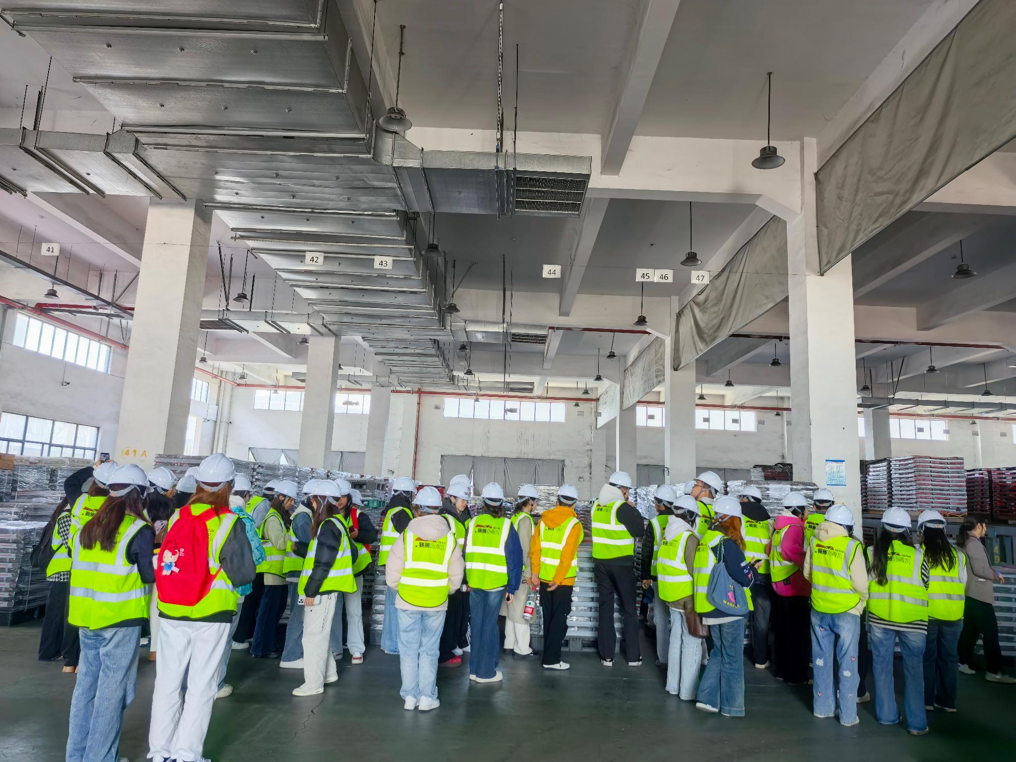 校领导带队调研校友企业浙江赛腾新型建材有限公司